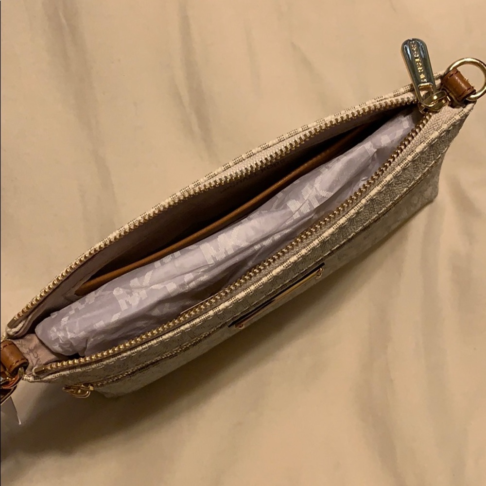 Michael Kors Vanilla Wristlet - Picture 3 of 3